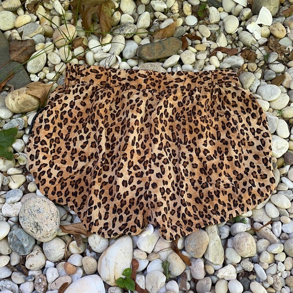 Volcom Cheetah Print Shorts🐆 - Picture 2 of 4